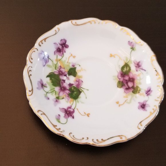 Saji Fancy China Gold Rim Teacup & Saucer w/Gold Scalloped Rim - Picture 3 of 10